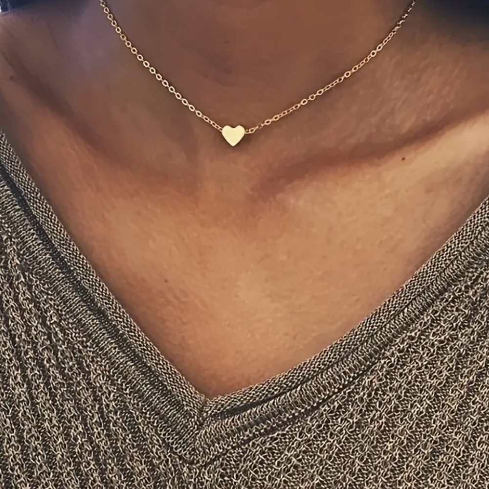 Simple Exquisite Heart-Shaped Pendant Necklace Alloy Heart Simple Clavicle Gold